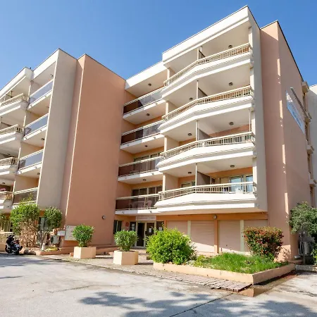 Les Platanes-3 By Interhome *